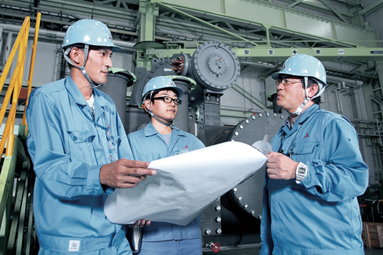 Photo:Members of the Centrifugal & Absorption Chiller Department who build chillers boasting world-class cooling efficiency