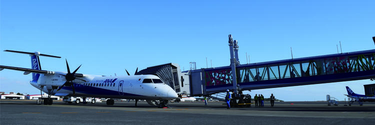 爆売り!】 【最終価格】Passenger Bridge PBB 搭乗橋 1/200 航空機 爆売り!】 【最終価格】Passenger Bridge PBB 搭乗橋 1/200 航空機