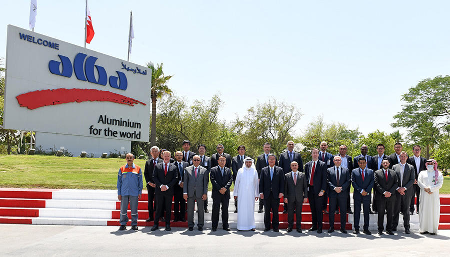 Group photo of Alba, Mitsubishi Power and SEPCOIII teams