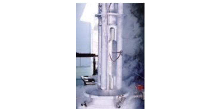 液体⽔素温度 (-253℃ )でのロケット材料強度試験