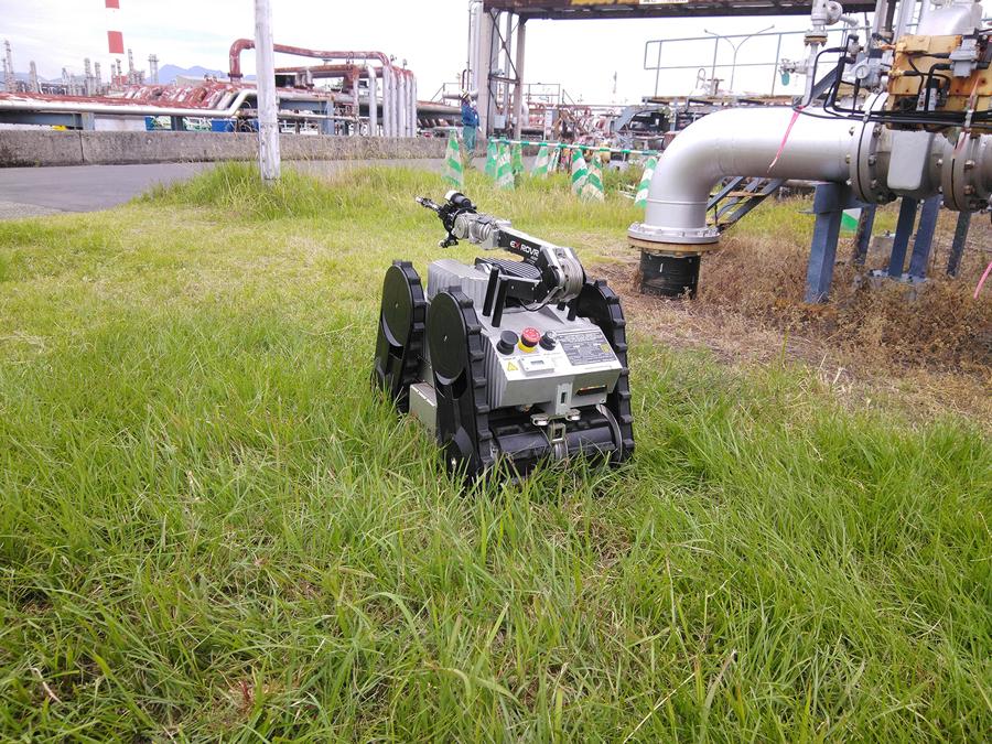 水たまり、草地の走行試験