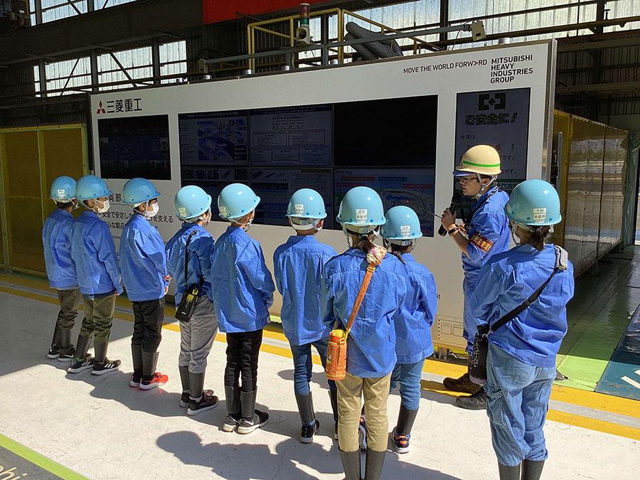 車両工場見学の様子