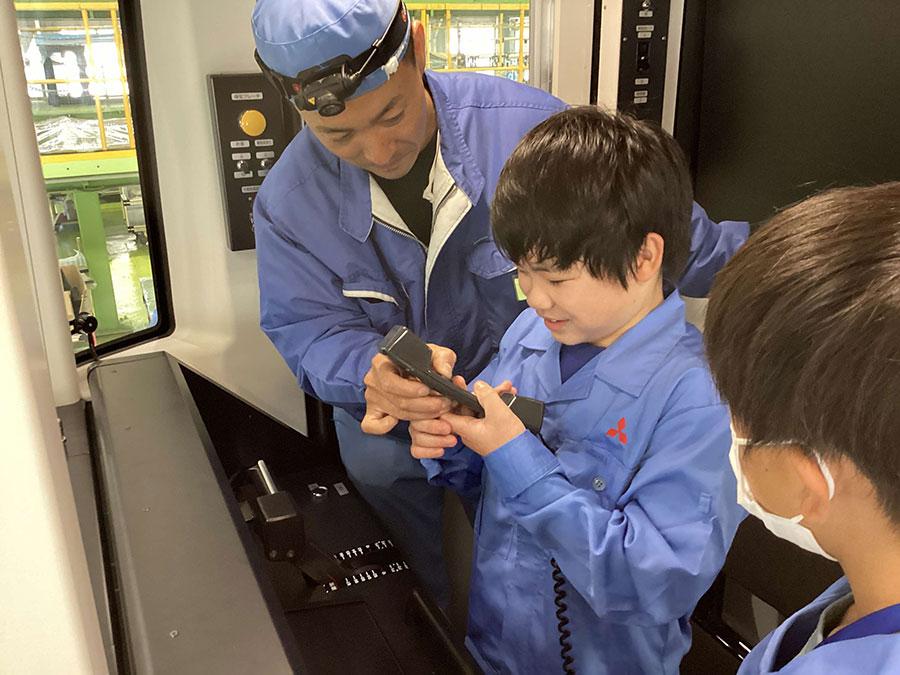 車内アナウンス体験にドキドキ