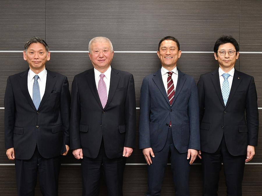 Contract Signing Ceremony (From left: Mr. Eiji Takeichi, President, Toyofuji Shipping Mr. Shoichiro Miyazaki, President, Miyazaki Sangyo Kaiun Mr. Kiminori Hiura, President, Nichitoku Kisen Mr. Shin Ueda, President & CEO, Mitsubishi Shipbuilding)