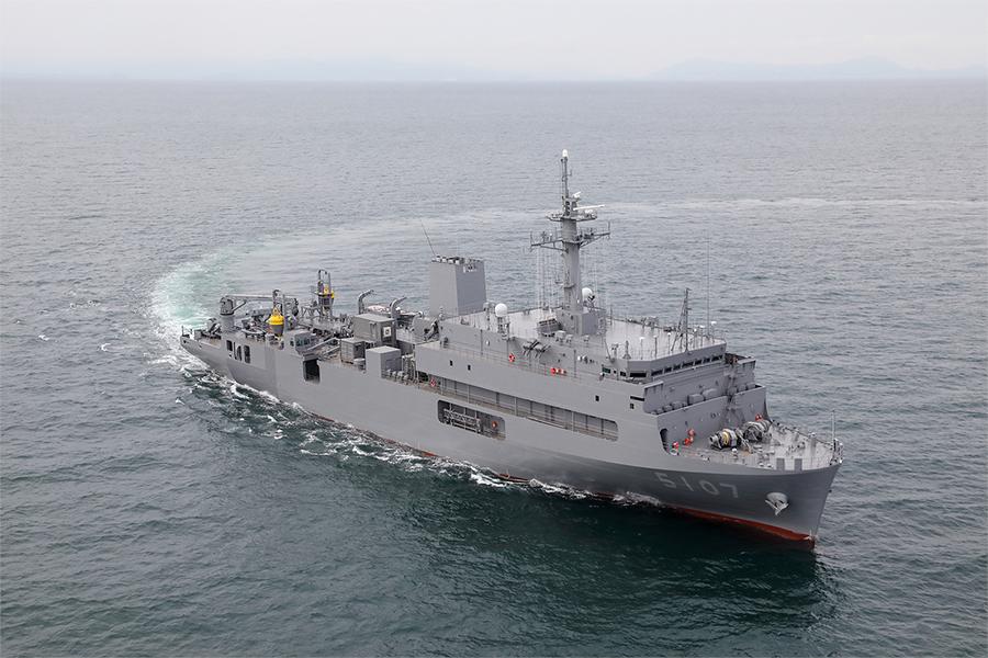 海洋観測艦「あかし」