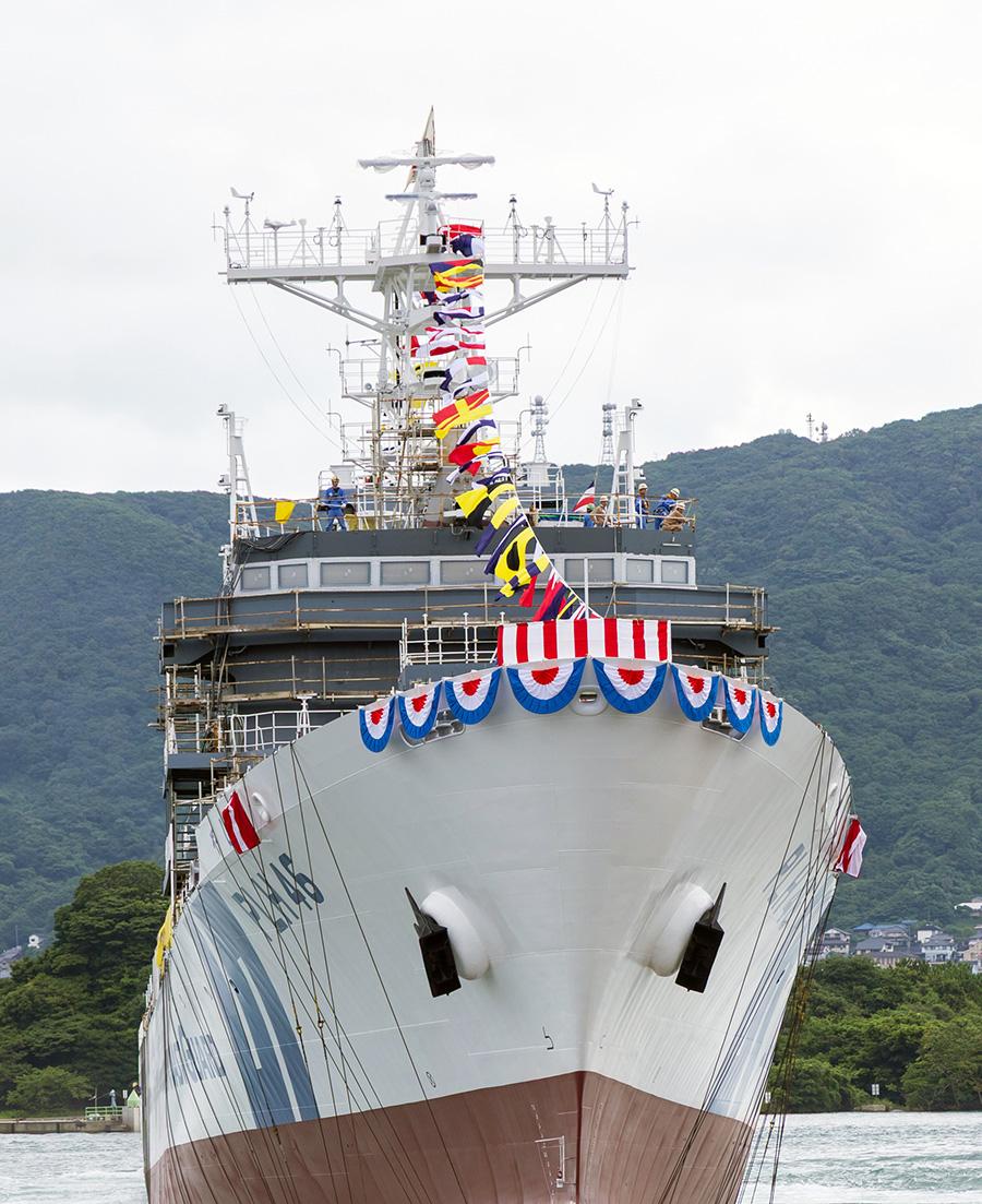 進水した大型巡視船「やしま」