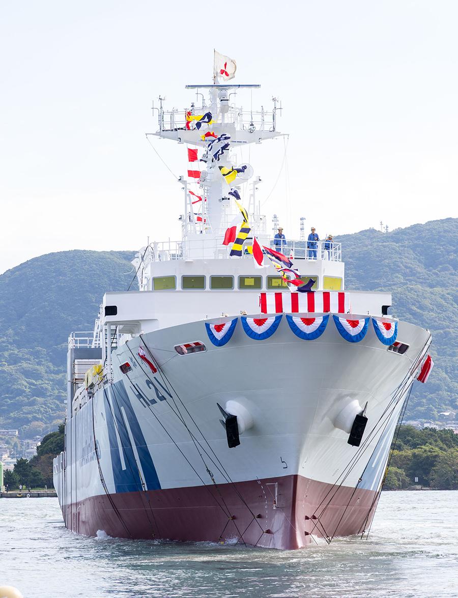 進水した大型測量船「拓洋」