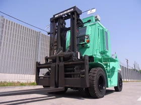 [Special heavy-duty forklift <br />with radiation shielded cabin]