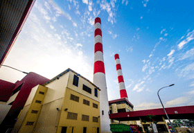 【シンガポール セノコ地区廃棄物発電施設(ケッペル社 提供)】
