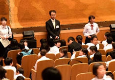 Before the performance, volunteers guided students to their seats and helped maintain safety.