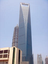 超高層複合ビル（492メートル）