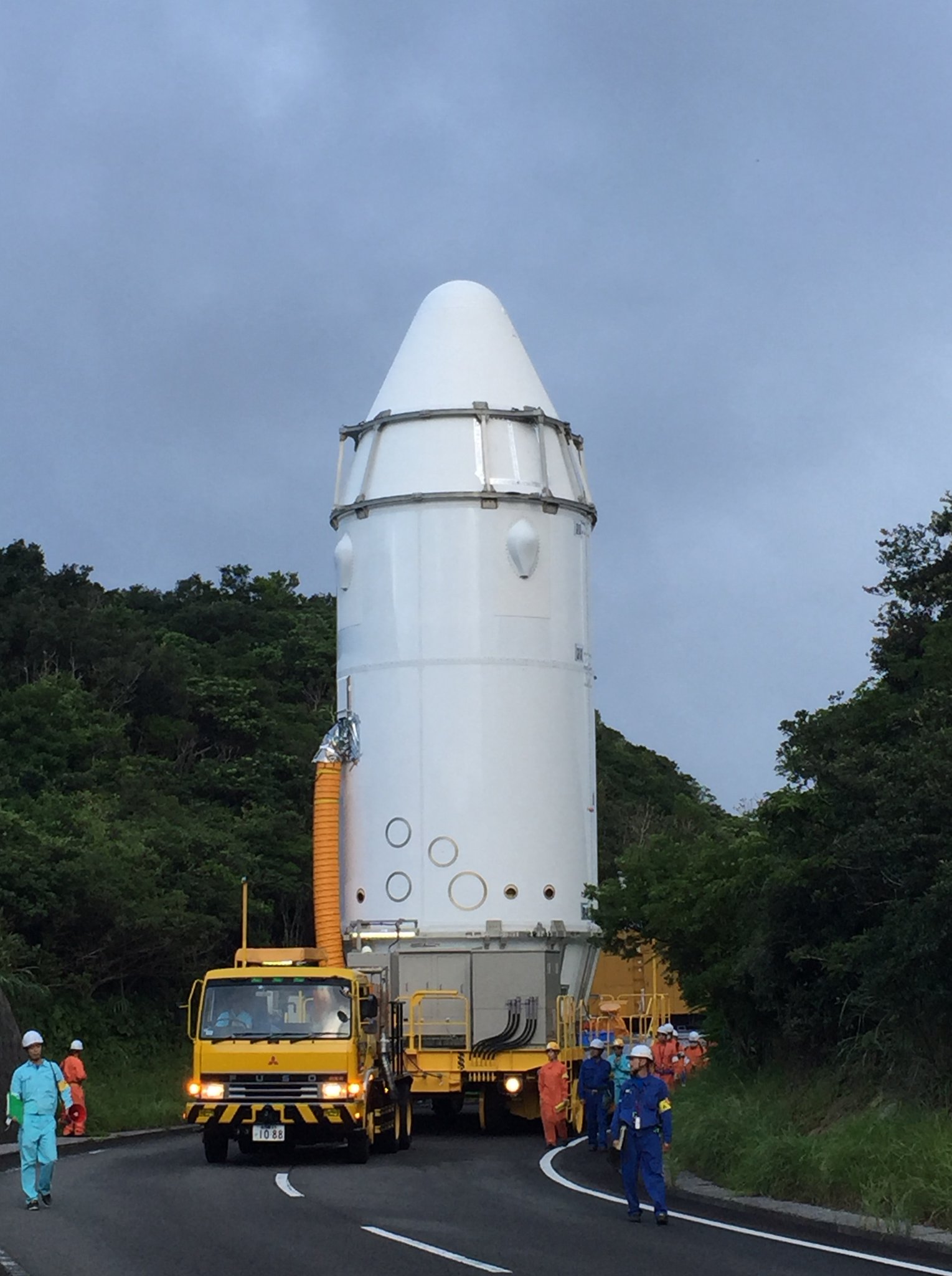 8月24日 こうのとり(HTV)用フェアリングをHTV組立棟から整備棟まで移動しました